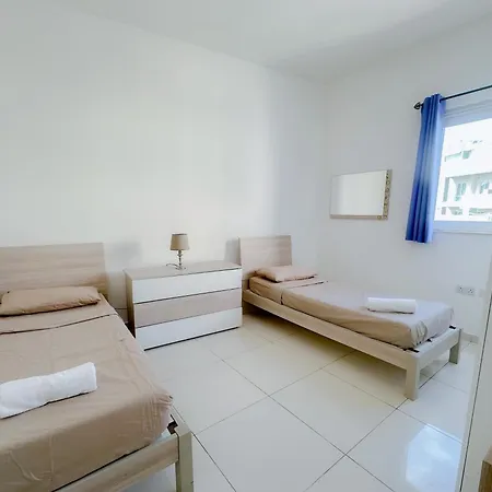 Lovely Flat Close To St Julians With 6 Beds In 3 For 8 People Apartament