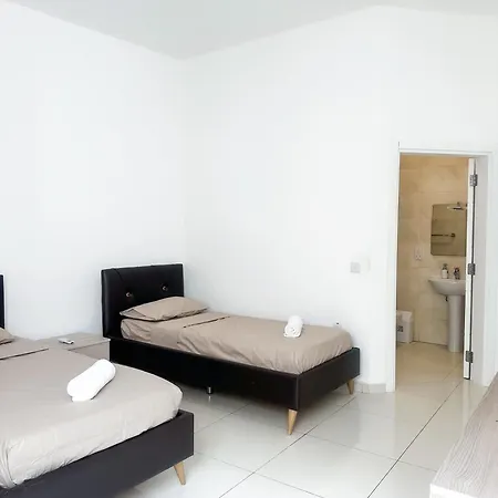 Lovely Flat Close To St Julians With 6 Beds In 3 For 8 People Lägenhet *