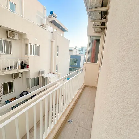 Lovely Flat Close To St Julians With 6 Beds In 3 For 8 People